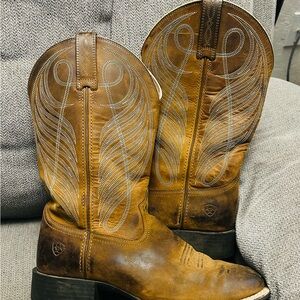 Ariat Tan Leather Cowboy Boots with Stitching